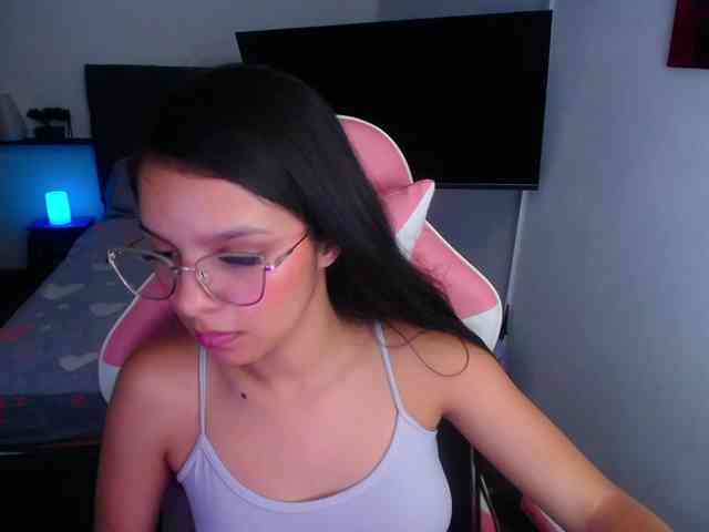 room-kitty Live Webcam on BongaCams