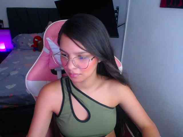 room-kitty live couple cam on bongacams