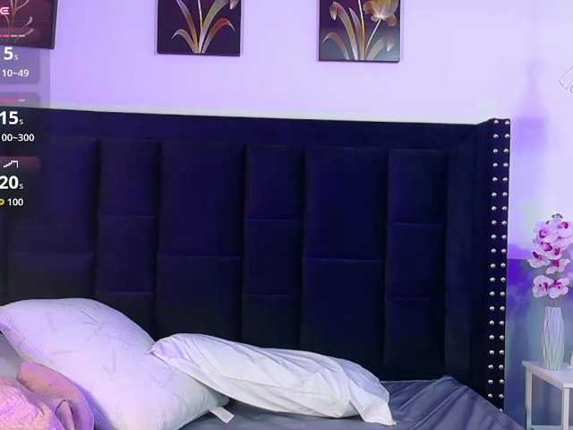 petitelittleebony live cam on BongaCams
