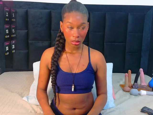 petitelittleebony live cam on BongaCams