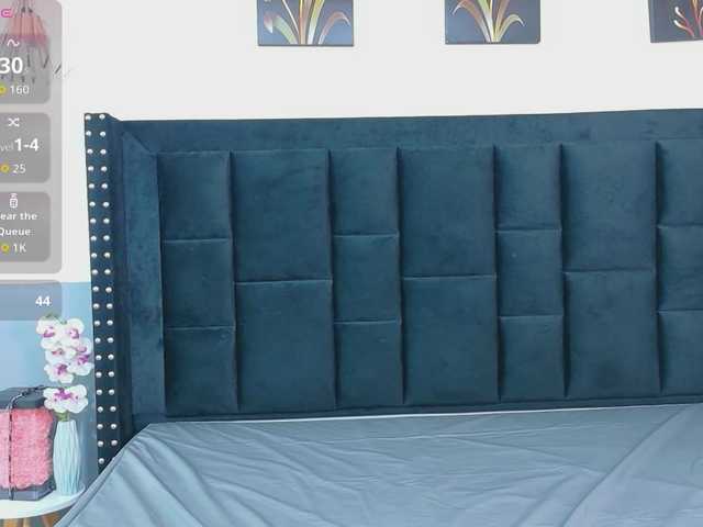 petitelittleebony live cam on BongaCams
