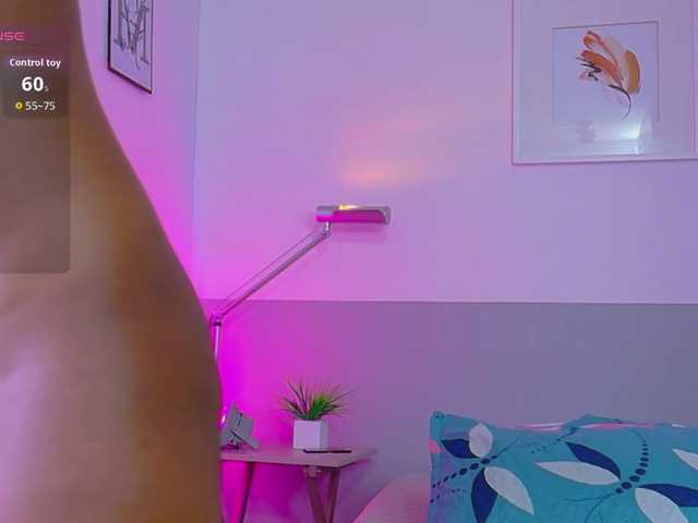 petitelittleebony live cam on BongaCams