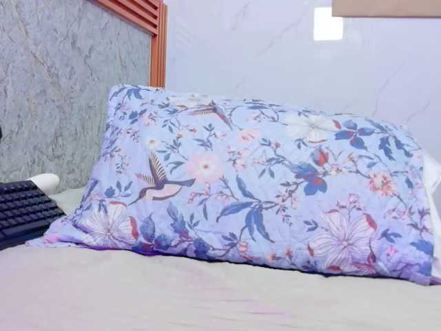 petitelittleebony live cam on BongaCams
