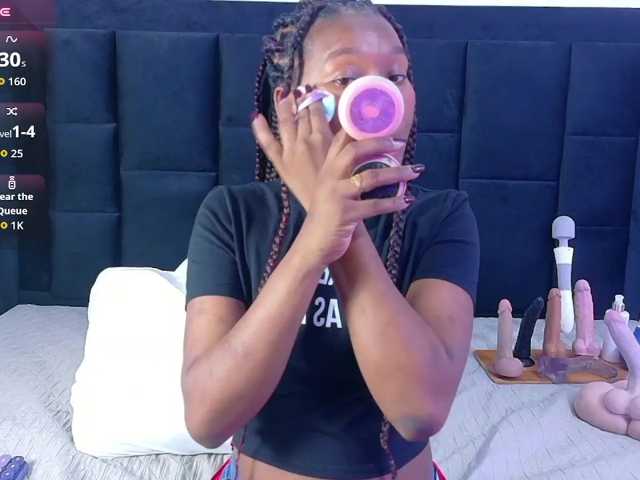 petitelittleebony live cam on BongaCams