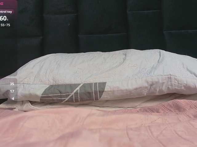 petitelittleebony live cam on BongaCams
