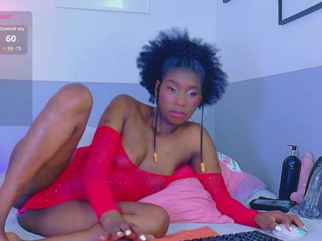 petitelittleebony live cam on BongaCams