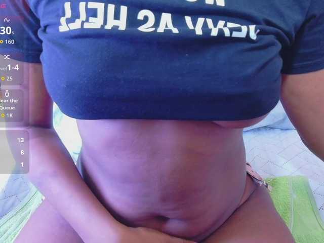 petitelittleebony live cam on BongaCams