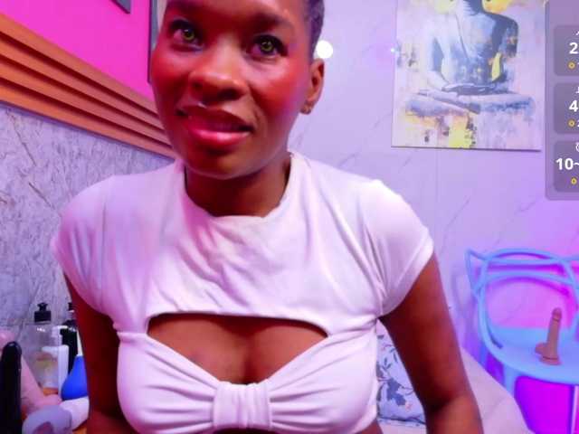 petitelittleebony live cam on BongaCams