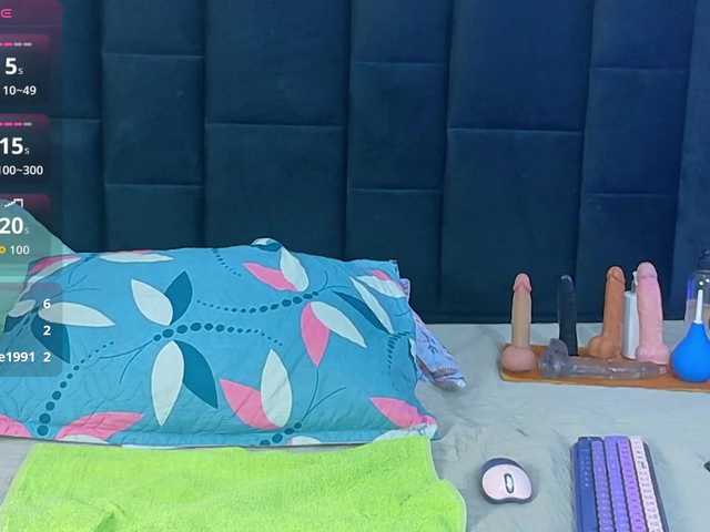 petitelittleebony live cam on BongaCams