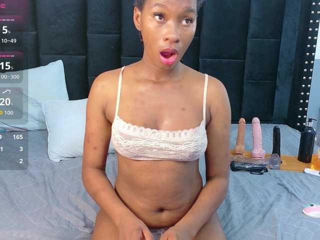 petitelittleebony live cam on BongaCams