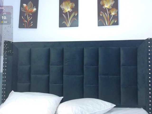 petitelittleebony live cam on BongaCams