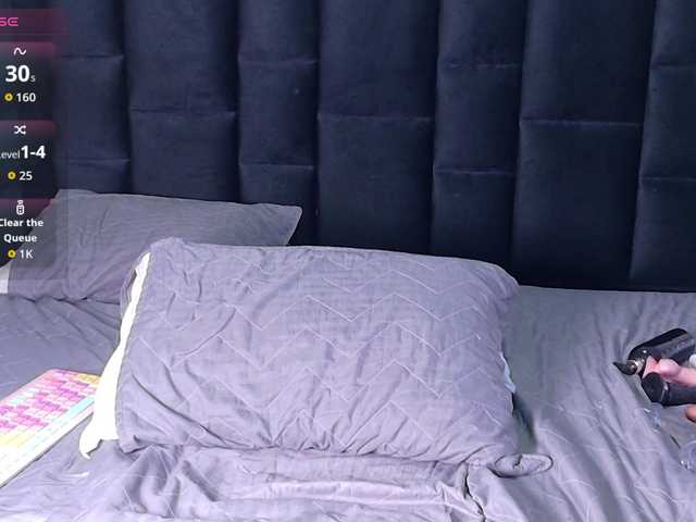 petitelittleebony's BongaCams show and profile