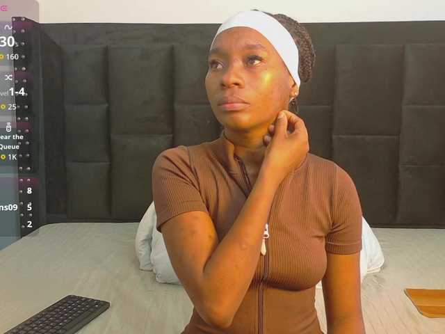 petitelittleebony live cam on BongaCams