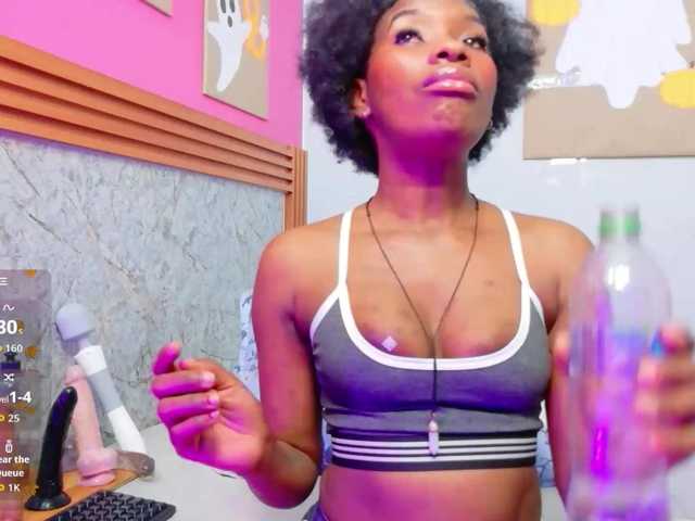 petitelittleebony live cam on BongaCams