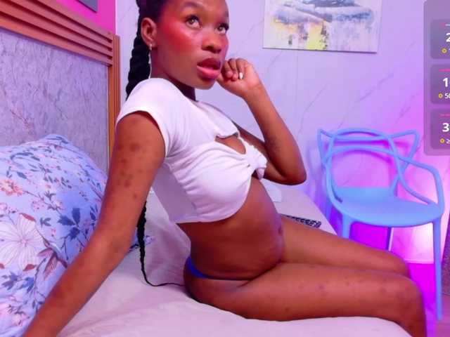 petitelittleebony live cam on BongaCams