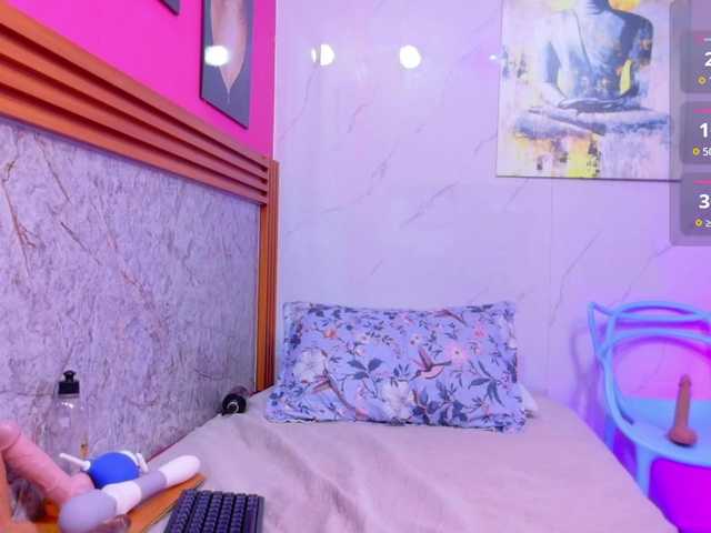 petitelittleebony live cam on BongaCams