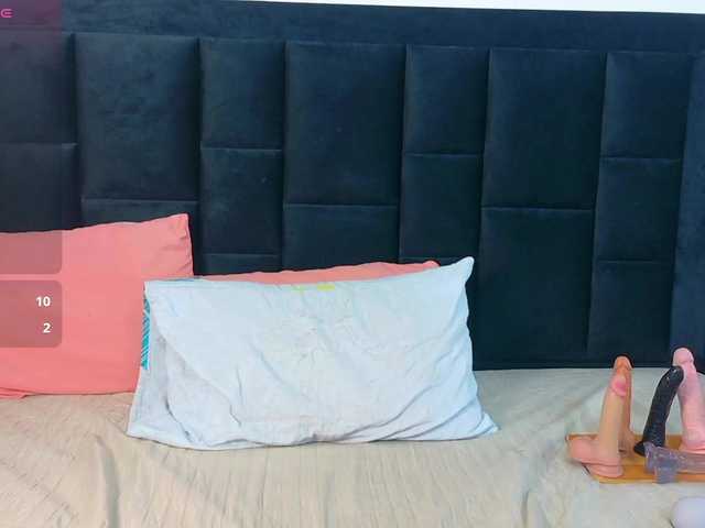 petitelittleebony live cam on BongaCams