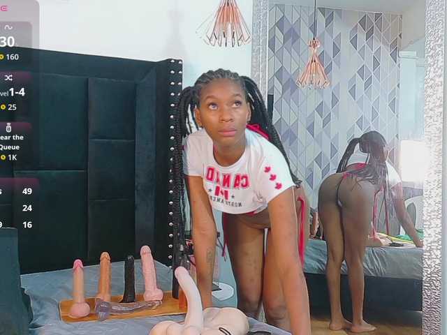petitelittleebony live cam on BongaCams