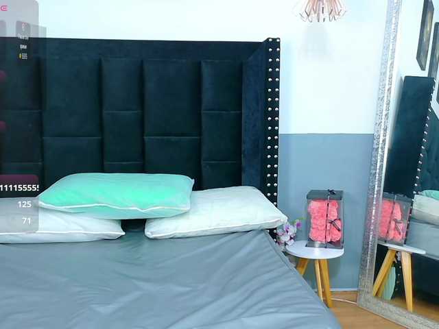 petitelittleebony live cam on BongaCams