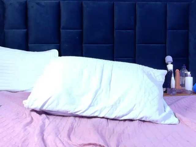 petitelittleebony live cam on BongaCams