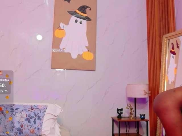 petitelittleebony live cam on BongaCams