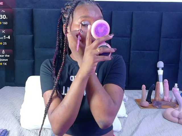 petitelittleebony live cam on BongaCams