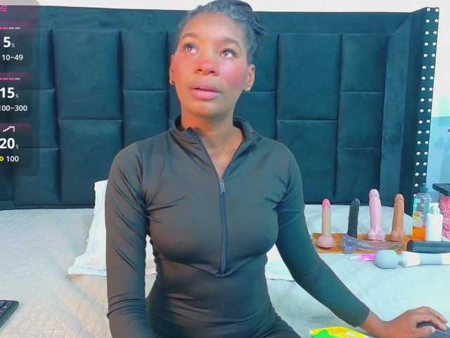 petitelittleebony live cam on BongaCams