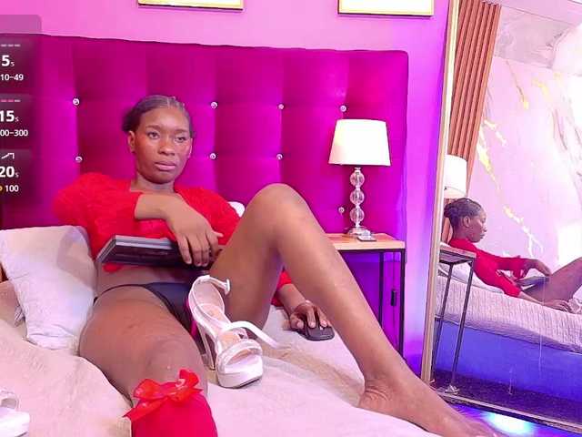 petitelittleebony live cam on BongaCams