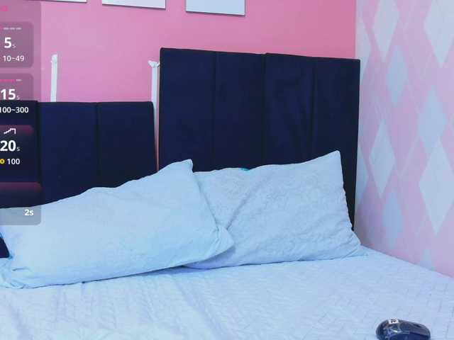 petitelittleebony live cam on BongaCams