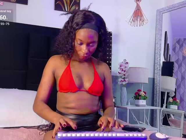 petitelittleebony live cam on BongaCams