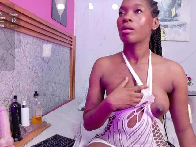 petitelittleebony live cam on BongaCams
