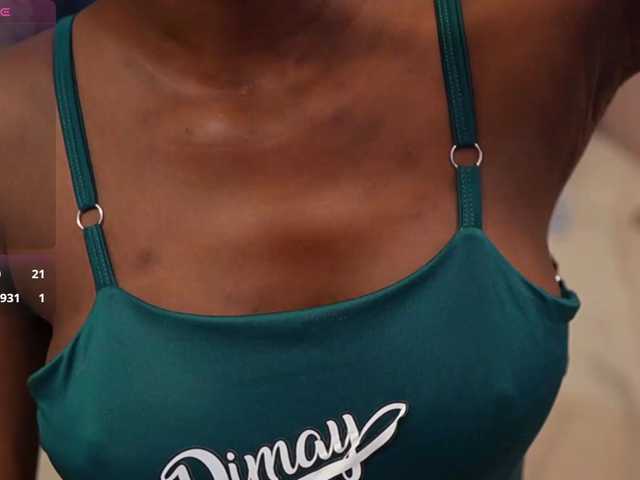 petitelittleebony live cam on BongaCams