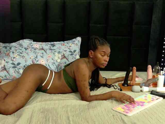 petitelittleebony