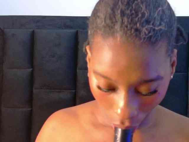 Model: petitelittleebony