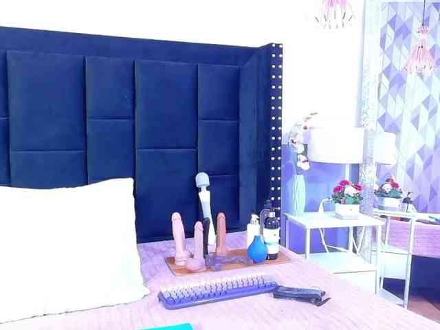 petitelittleebony's live room