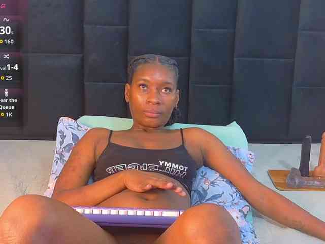 Model: petitelittleebony