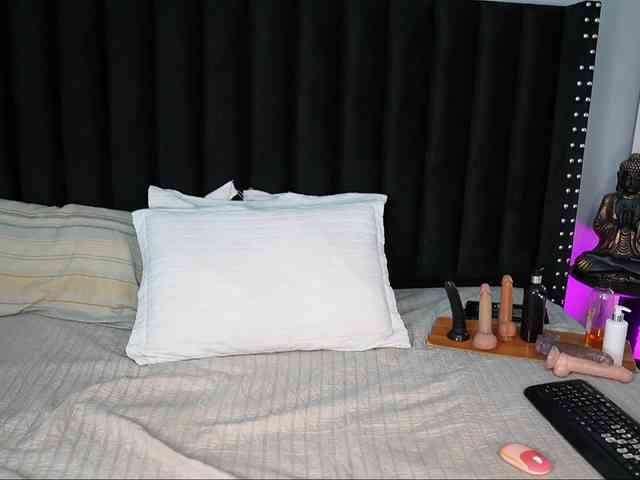 petitelittleebony's live room