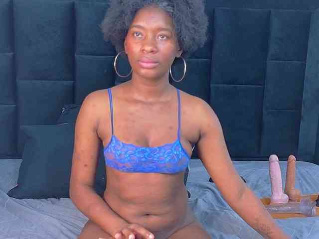 Model: petitelittleebony