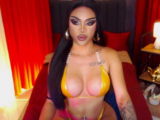 HugeCockSelena
