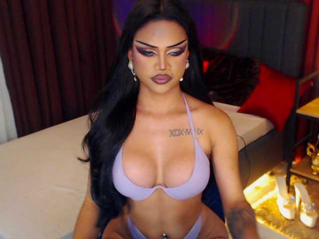 HugeCockSelena