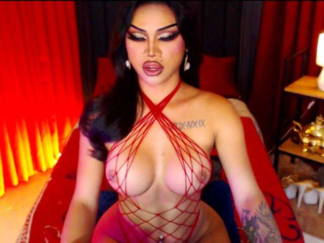 HugeCockSelena