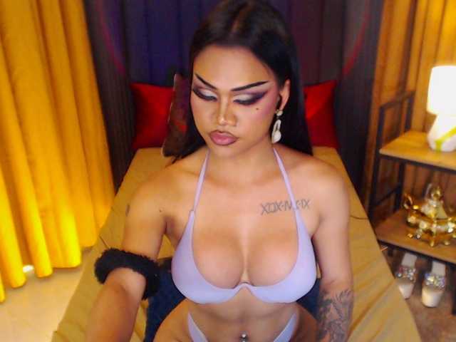 HugeCockSelena
