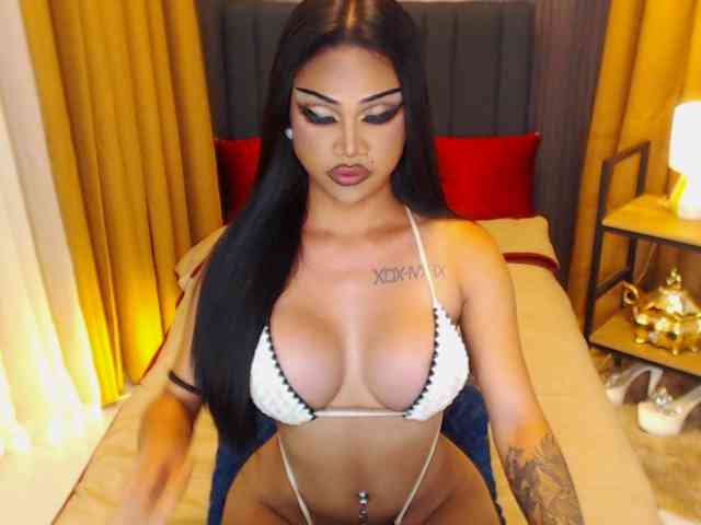HugeCockSelena Sex Cam Show