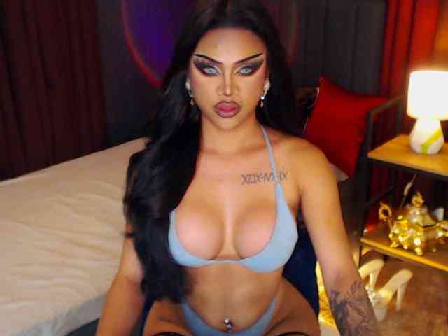 HugeCockSelena Live Webcam on BongaCams