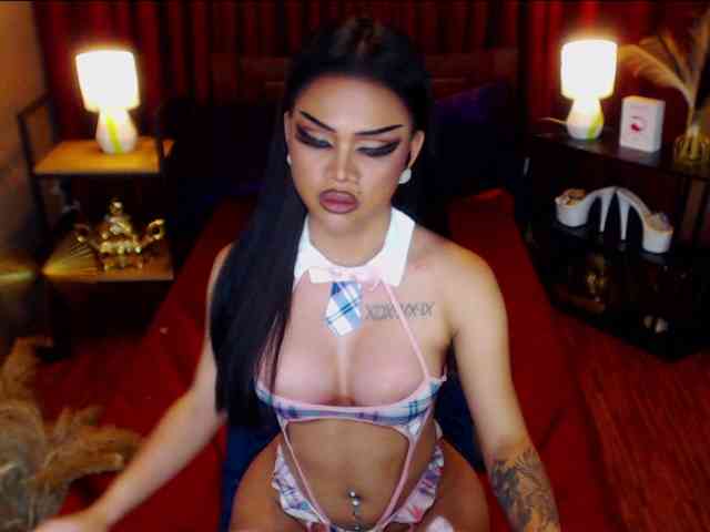 HugeCockSelena
