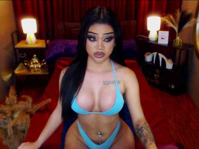 HugeCockSelena