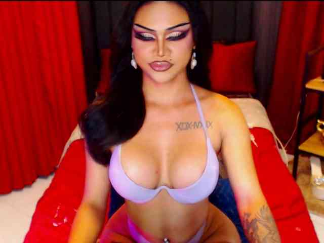 HugeCockSelena