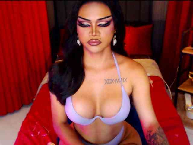 HugeCockSelena