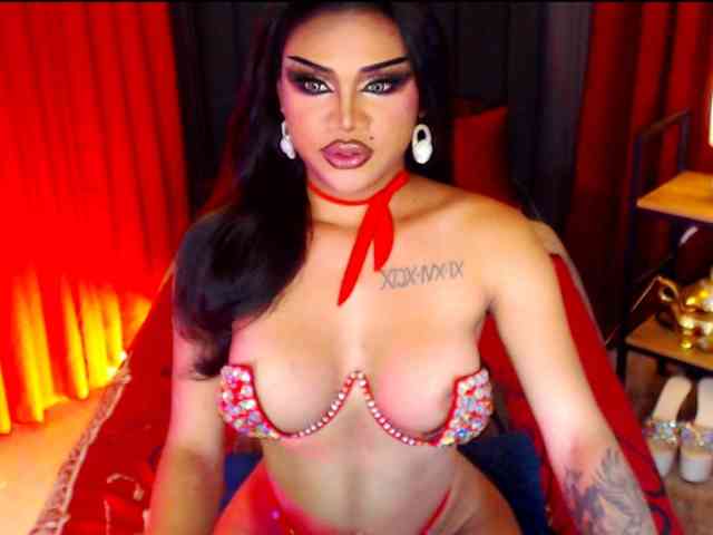 HugeCockSelena