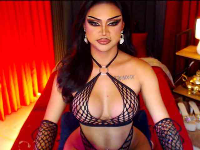 HugeCockSelena
